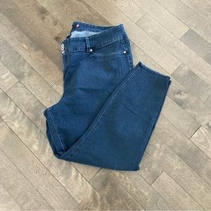 Torrid Size 28XL (Extra Tall) Blue Jeans with 3 Button Waistband Inseam 31